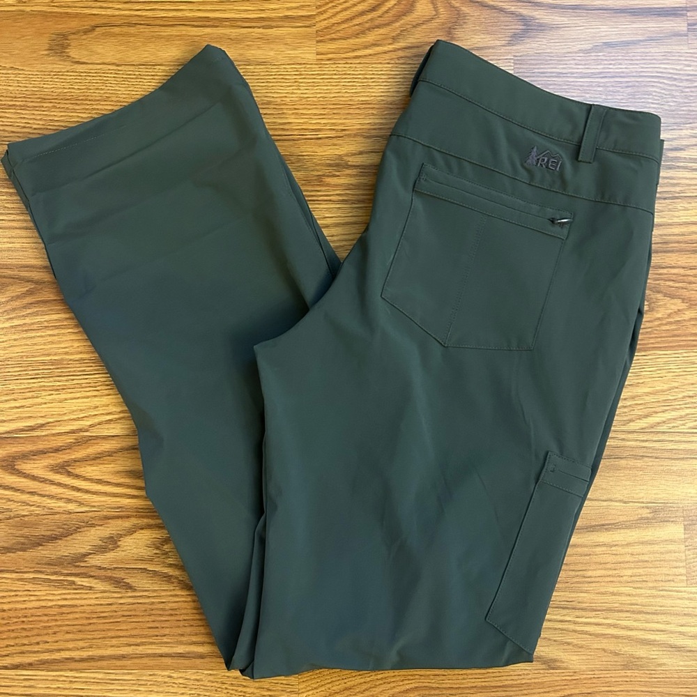 REI Women’s Saraha Roll Up Green  BootCut Size 12 NWT